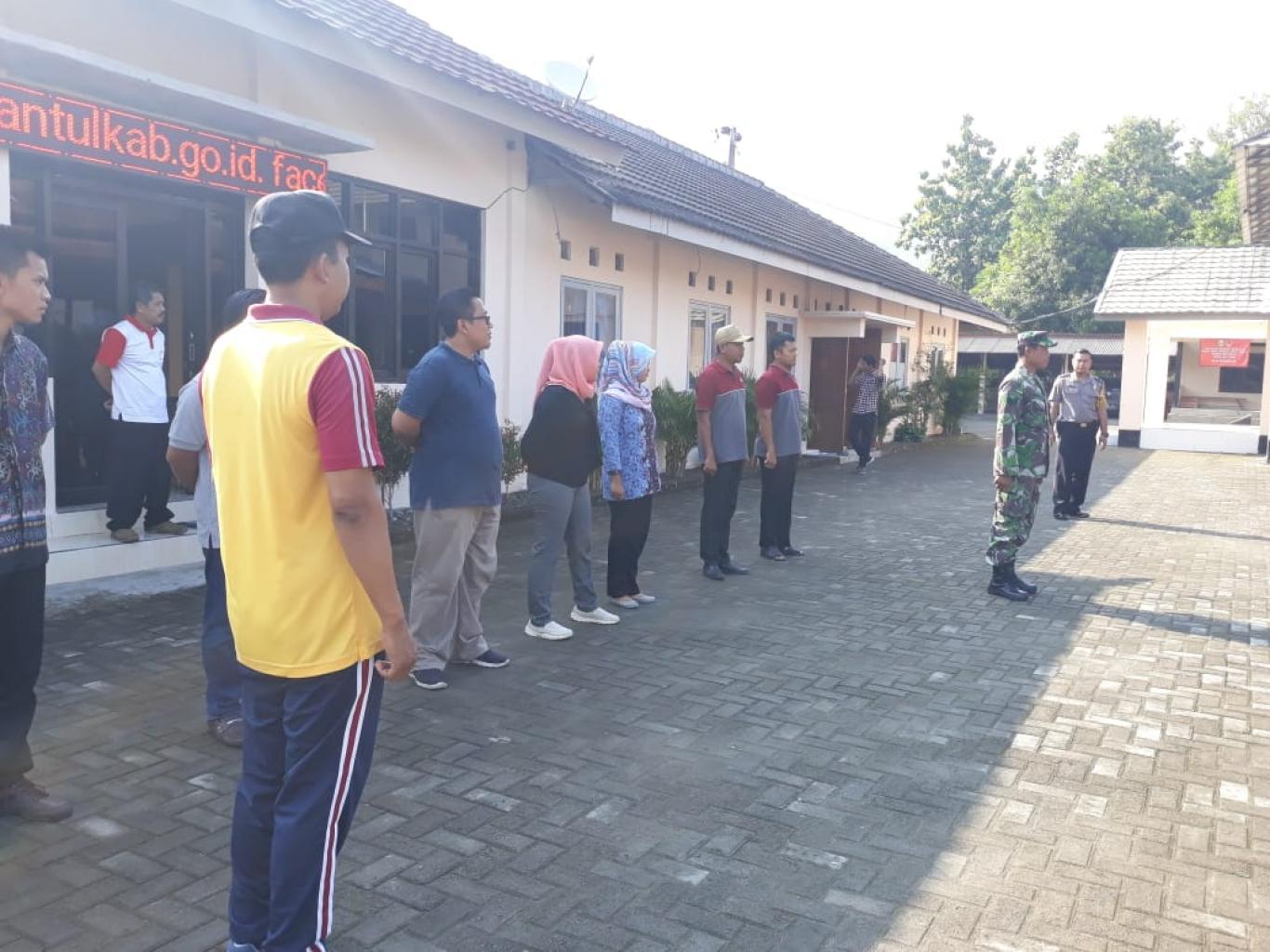 Gladi Bersih Upacara Bendera Rutin Tanggal 17 di Desa Seloharjo